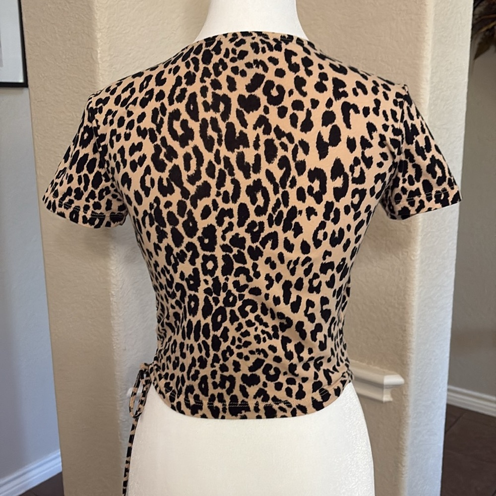 Forever 21 tan cheetah animal print wrap crop top Size S - Picture 4 of 17